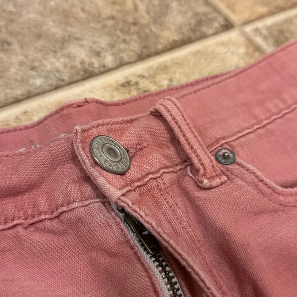 American‎ Eagle Highest Rise Mom Shorts Rose Pink Distressed Denim Womens Size 0
